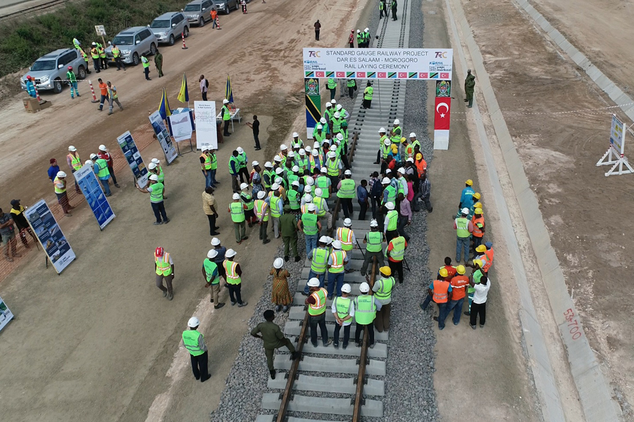Darüsselam – Morogoro Demir Yolu İnşaatı Projesinde İlk Ray Serim Seremonisi Gerçekleşti